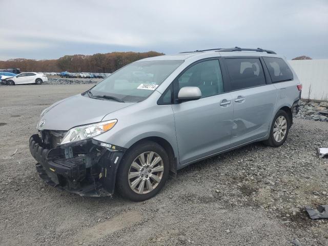 Photo 1 from auction – 2015 TOYOTA SIENNA XLE with VIN 5TDDK3DC2FS126755