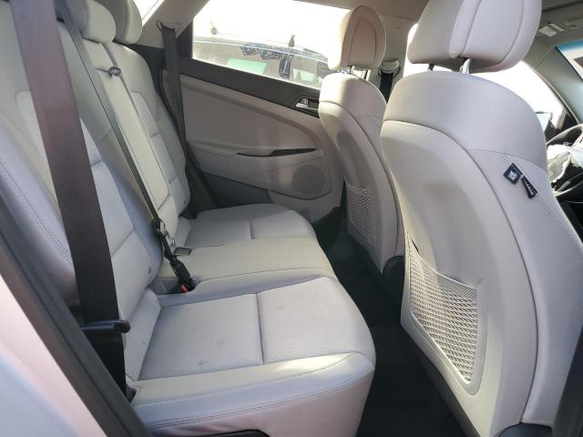Photo 11 from auction – 2018 HYUNDAI TUCSON SE with VIN KM8J2CA42JU764293