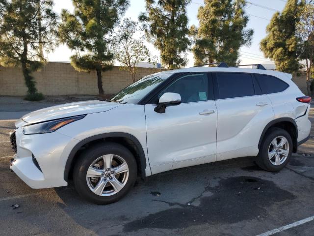 TOYOTA HIGHLANDER 2022 with VIN 5TDZZRAH9NS111138 - Photo from auction