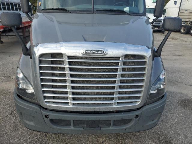 Photo 11 from auction – 2018 FREIGHTLINER CASCADIA 1 with VIN 3AKJGHDV5JSJV6360