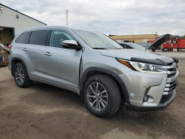 Фото 4 с аукциона – 2018 TOYOTA HIGHLANDER с VIN 5TDJZRFH5JS558338