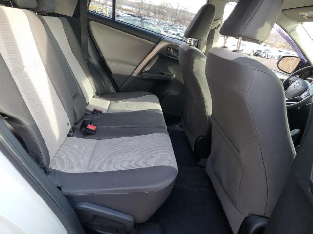 Photo 11 from auction – 2015 TOYOTA RAV4 LE with VIN JTMBFREV5FJ048211