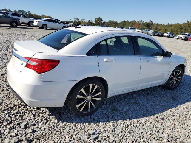 Photo 3 from auction – 2013 CHRYSLER 200 TOURIN with VIN 1C3CCBBB1DN584470
