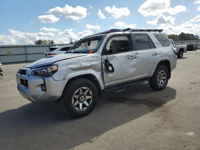 TOYOTA 4RUNNER SR 2022 with VIN JTERU5JR5N6037468 - Photo from auction