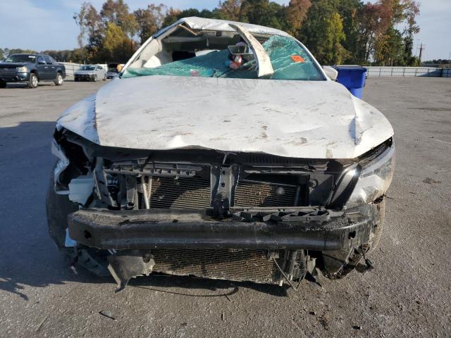 Photo 5 from auction – 2015 VOLKSWAGEN PASSAT S with VIN 1VWAS7A31FC107529