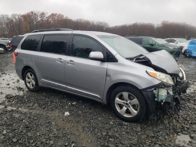 Photo 4 from auction – 2017 TOYOTA SIENNA LE with VIN 5TDKZ3DC8HS795165