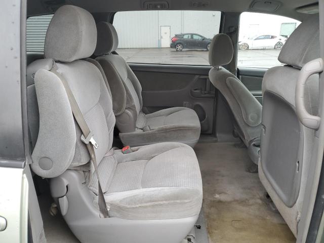 Photo 11 from auction – 2010 TOYOTA SIENNA CE with VIN 5TDKK4CC4AS294775