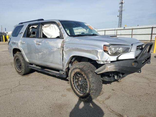 Photo 4 from auction – 2020 TOYOTA 4RUNNER SR with VIN JTEBU5JRXL5770152