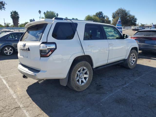 Photo 3 from auction – 2016 TOYOTA 4RUNNER SR with VIN JTEBU5JR9G5280503