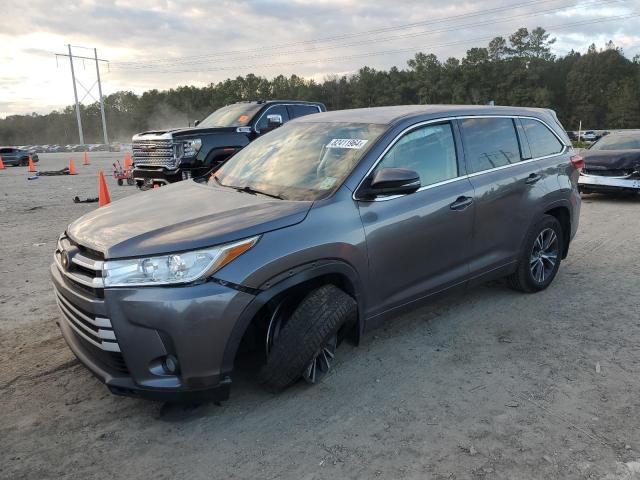 TOYOTA HIGHLANDER 2018 with VIN 5TDBZRFH3JS862563 - Photo from auction
