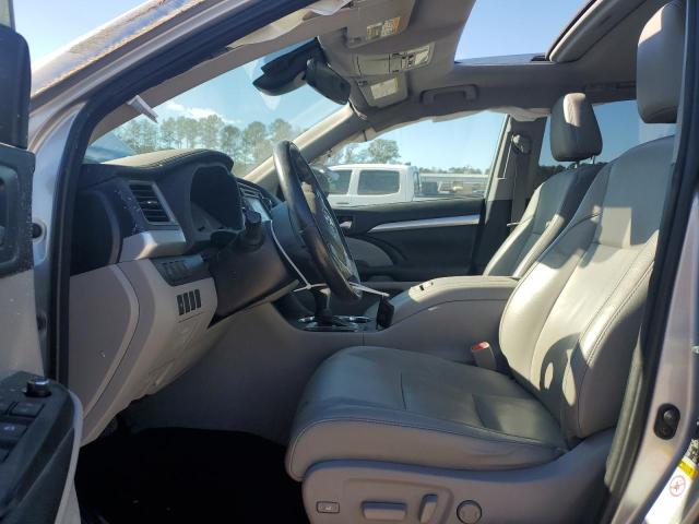 Photo 7 from auction – 2018 TOYOTA HIGHLANDER with VIN 5TDJGRFH9JS045034