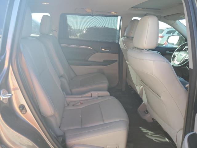 Photo 11 from auction – 2017 TOYOTA HIGHLANDER with VIN 5TDYZRFH2HS229346