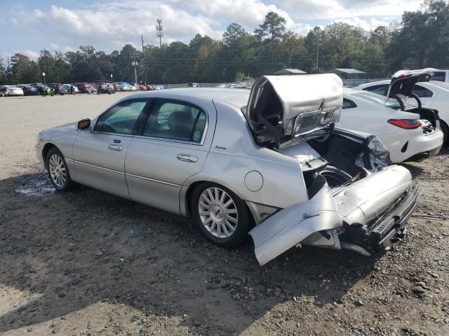 Photo 2 from auction – 2004 LINCOLN TOWN CAR E with VIN 1LNHM81WX4Y633715