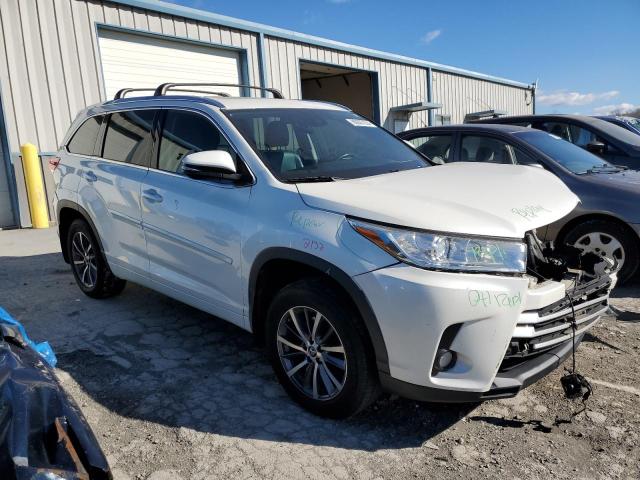 Photo 4 from auction – 2017 TOYOTA HIGHLANDER with VIN 5TDJZRFH9HS513641