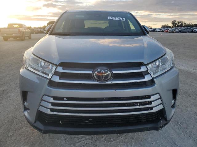 Photo 5 from auction – 2017 TOYOTA HIGHLANDER with VIN 5TDZZRFH4HS194166
