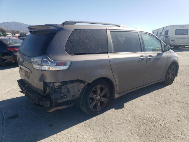 Photo 3 from auction – 2016 TOYOTA SIENNA SE with VIN 5TDXK3DC2GS741580