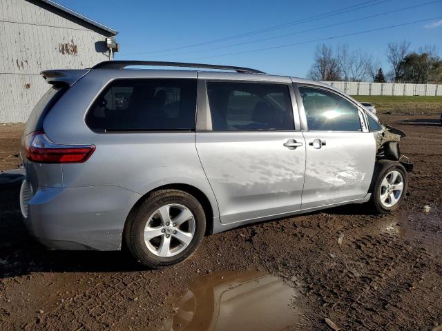 Photo 3 from auction – 2015 TOYOTA SIENNA LE with VIN 5TDKK3DC1FS686970