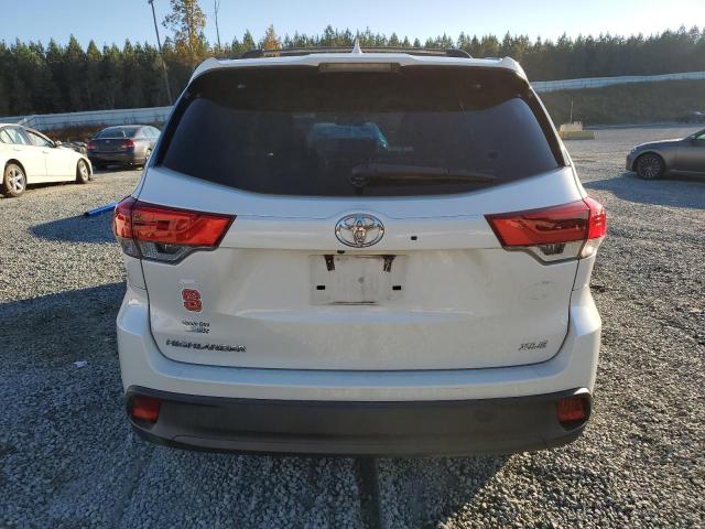 Photo 6 from auction – 2018 TOYOTA HIGHLANDER with VIN 5TDKZRFH6JS550012