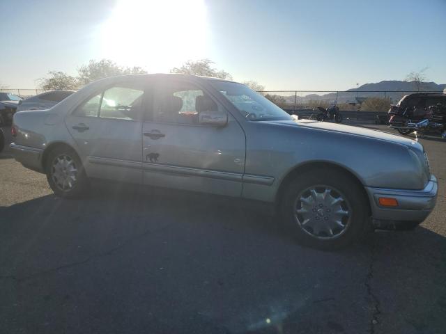 Photo 4 from auction – 1999 MERCEDES-BENZ E 320 with VIN WDBJF65H4XA840953