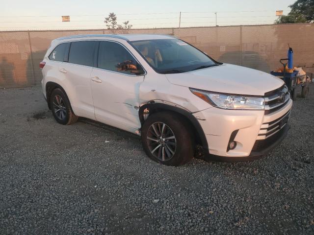 Photo 4 from auction – 2017 TOYOTA HIGHLANDER with VIN 5TDKZRFH3HS195505