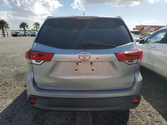 Photo 6 from auction – 2019 TOYOTA HIGHLANDER with VIN 5TDKZRFH5KS564839
