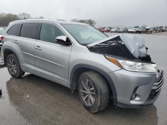 Photo 4 from auction – 2017 TOYOTA HIGHLANDER with VIN 5TDJZRFH8HS520788
