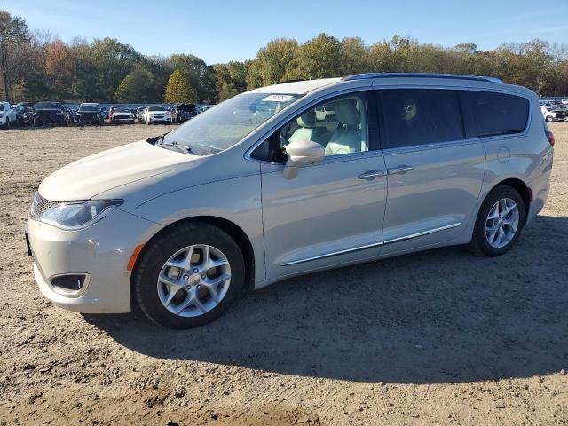 CHRYSLER PACIFICA T 2017 with VIN 2C4RC1EG9HR796260 - Photo from auction