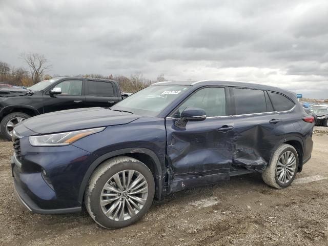 TOYOTA HIGHLANDER 2022 with VIN 5TDFZRBH2NS217416 - Photo from auction