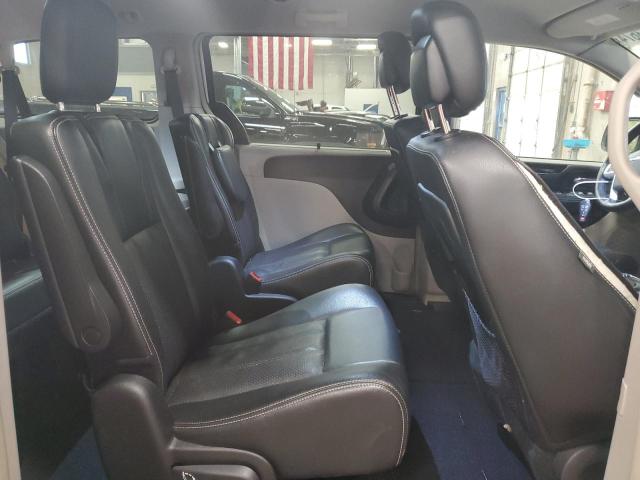Photo 11 from auction – 2014 CHRYSLER TOWN & COU with VIN 2C4RC1CG2ER367380