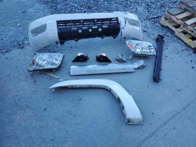 Photo 13 from auction – 2004 TOYOTA 4RUNNER SR with VIN JTEBU14R740027547