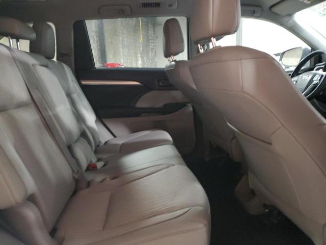 Photo 11 from auction – 2018 TOYOTA HIGHLANDER with VIN 5TDBZRFH3JS913592