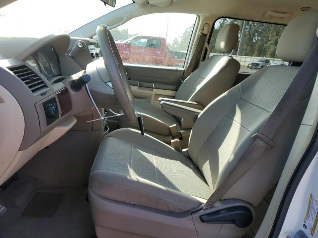 Photo 7 from auction – 2010 CHRYSLER TOWN & COU with VIN 2A4RR2D14AR357064