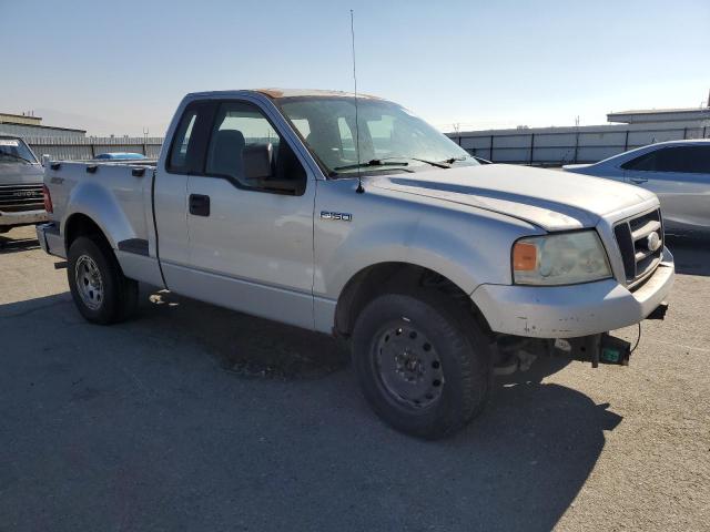 Foto 4 de la subasta – 2005 FORD F150 con VIN 1FTRF02245KC41107