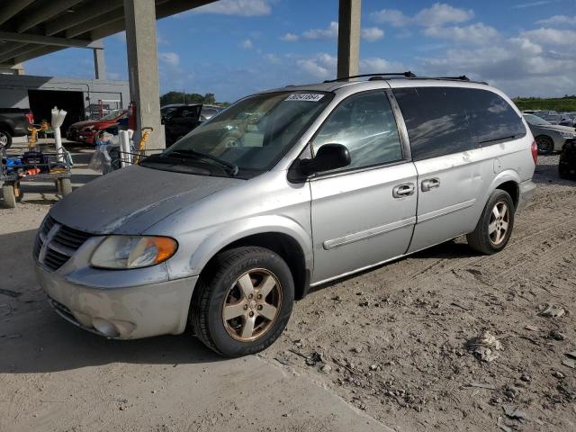 DODGE GRAND CARA 2005 with VIN 2D4GP44L05R517224 - Photo from auction
