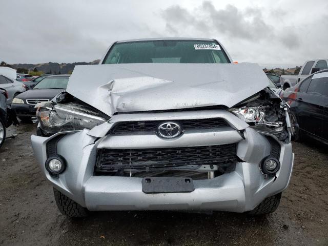 Photo 5 from auction – 2018 TOYOTA 4RUNNER SR with VIN JTEBU5JRXJ5565850