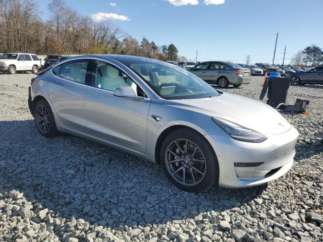 Photo 4 from auction – 2018 TESLA MODEL 3 with VIN 5YJ3E1EB9JF100227
