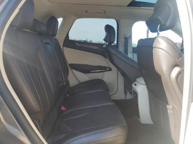 Photo 11 from auction – 2016 LINCOLN MKC RESERV with VIN 5LMCJ3D91GUJ08174