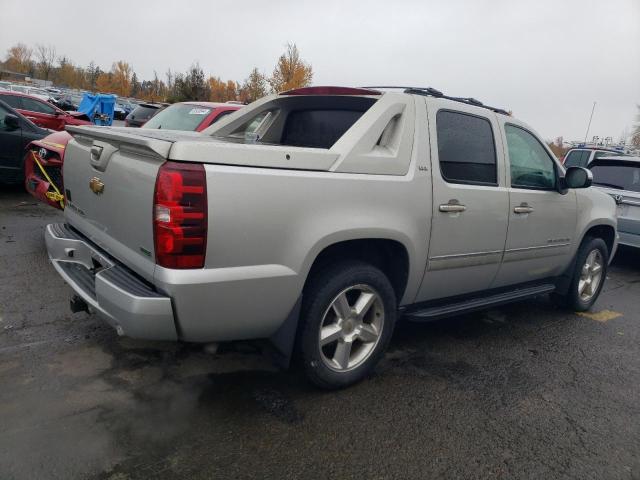 Photo 3 from auction – 2011 CHEVROLET AVALANCHE with VIN 3GNTKGE32BG207336