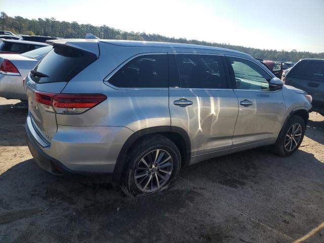 Photo 3 from auction – 2018 TOYOTA HIGHLANDER with VIN 5TDJZRFH5JS560736