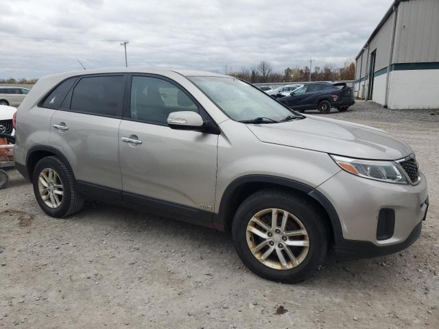 Photo 4 from auction – 2015 KIA SORENTO LX with VIN 5XYKTCA60FG642497