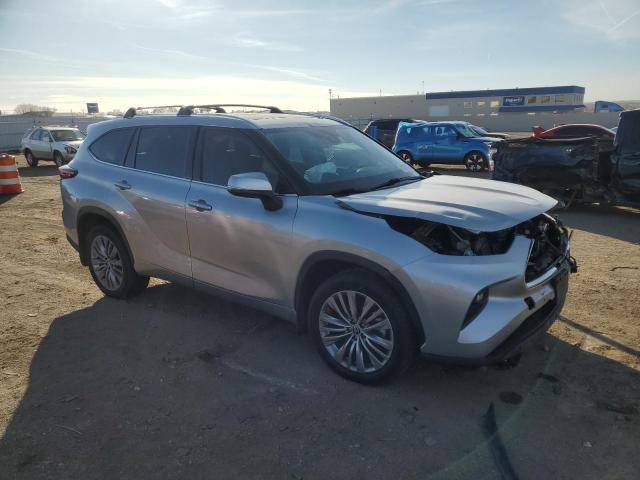 Photo 4 from auction – 2022 TOYOTA HIGHLANDER with VIN 5TDFZRBH2NS165401