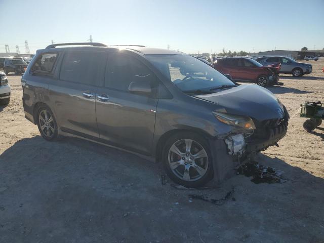 Photo 4 from auction – 2017 TOYOTA SIENNA SE with VIN 5TDXZ3DC3HS786489