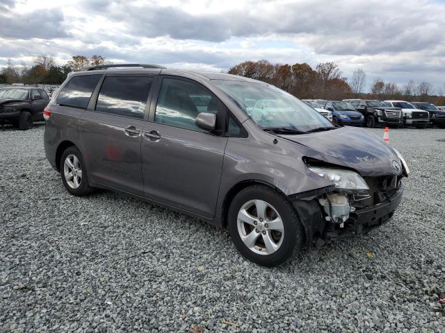 Photo 4 from auction – 2013 TOYOTA SIENNA LE with VIN 5TDKK3DC1DS303932