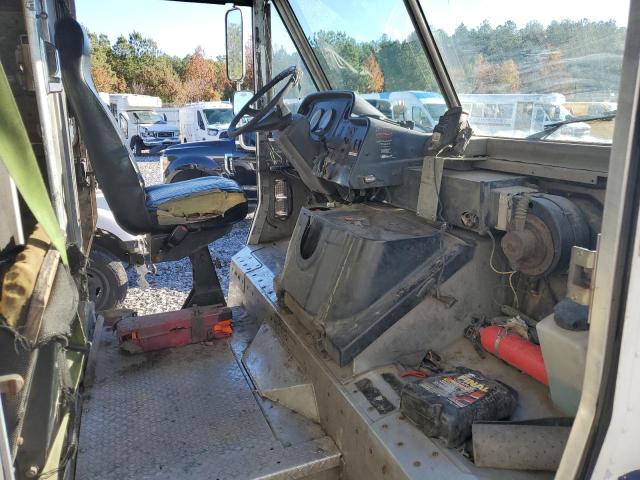 Photo 5 from auction – 2004 FREIGHTLINER CHASSIS M with VIN 4UZAARBW34CM85015