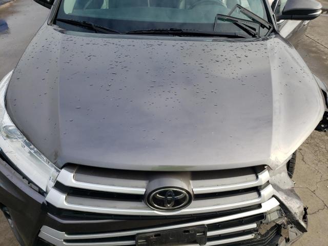 Zdjęcie 11 z aukcji – 2018 TOYOTA HIGHLANDER z VIN 5TDJZRFH0JS535257
