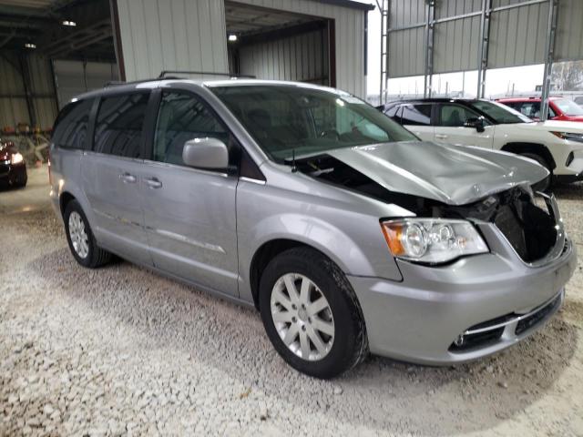 Photo 4 from auction – 2016 CHRYSLER TOWN & COU with VIN 2C4RC1BG3GR295433