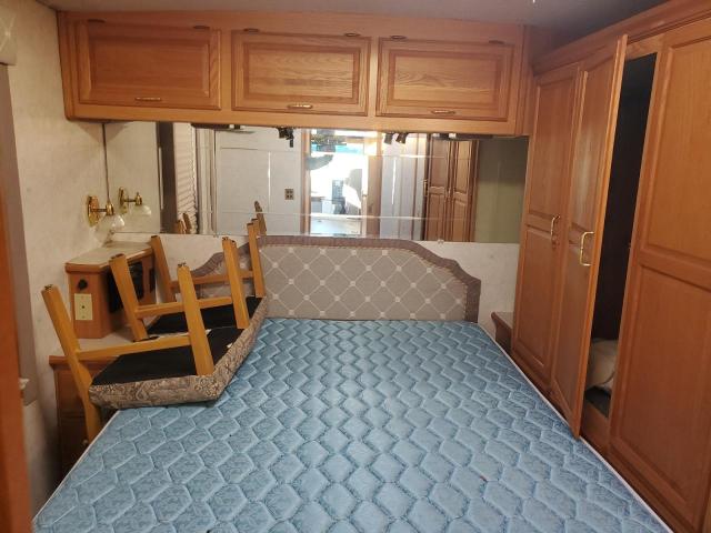 Photo 6 from auction – 2001 WINNEBAGO JOURNEY with VIN 4UZ6XJCA8YCH31350