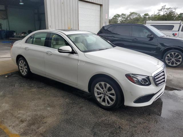 Photo 4 from auction – 2017 MERCEDES-BENZ E 300 with VIN WDDZF4JB1HA285994