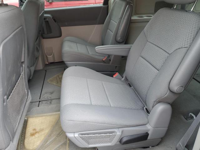 Photo 11 from auction – 2010 CHRYSLER TOWN & COU with VIN 2A4RR4DE5AR140945