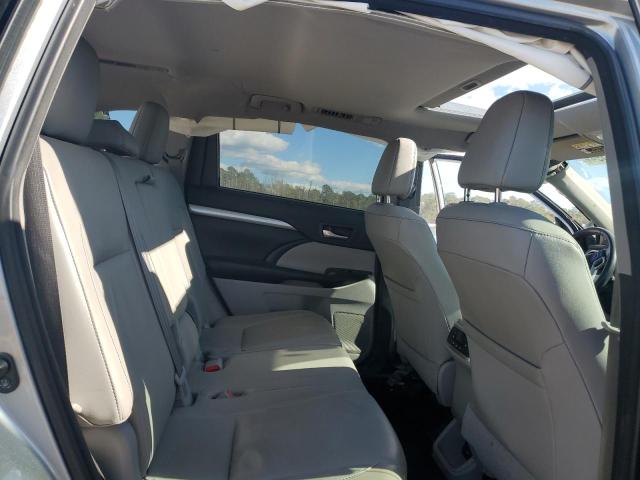 Photo 11 from auction – 2018 TOYOTA HIGHLANDER with VIN 5TDJGRFH9JS045034